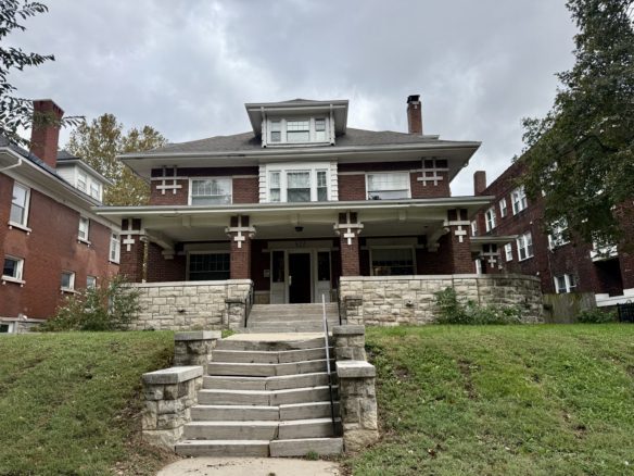 527 Gladstone Blvd